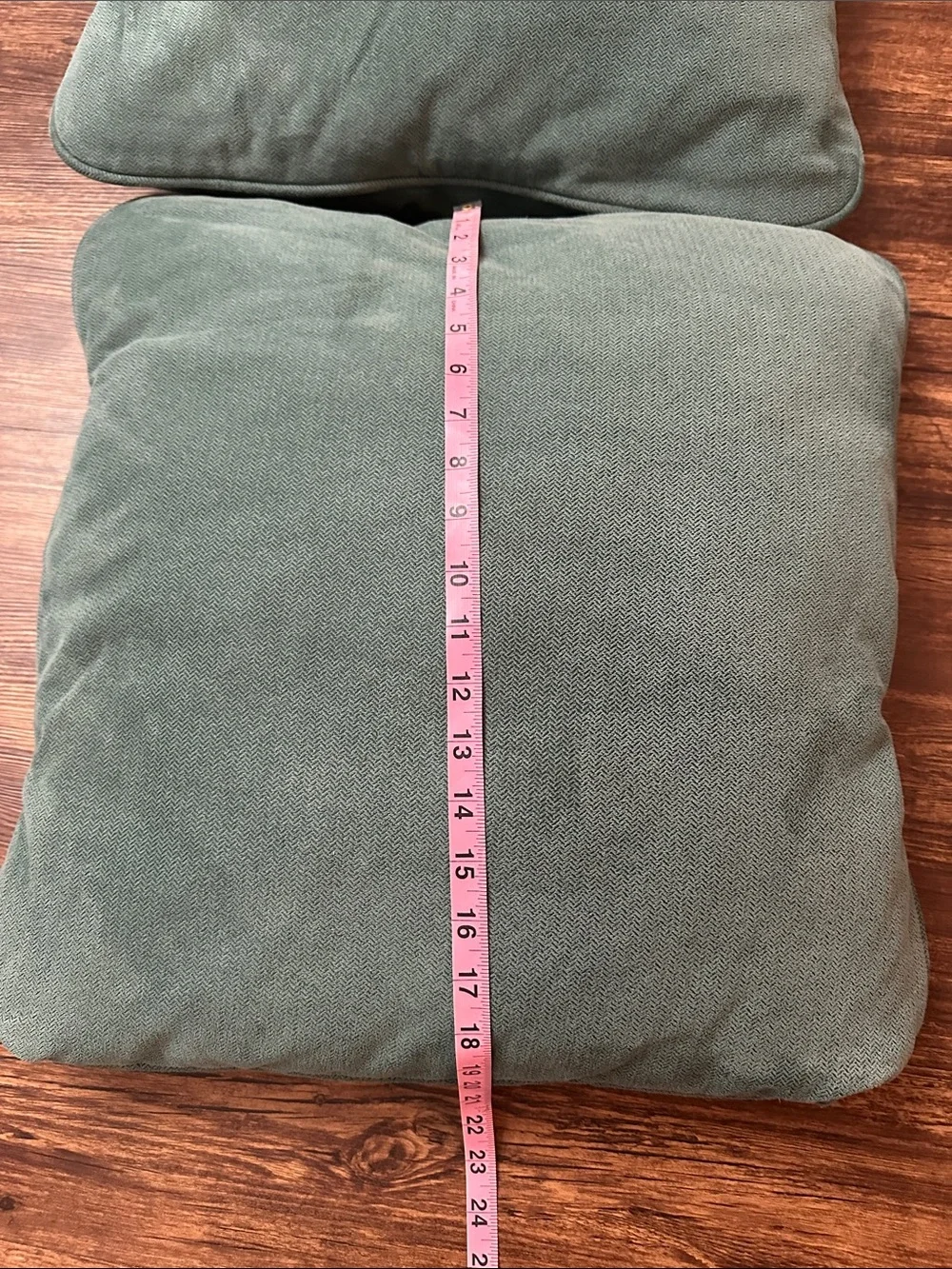 Set of 2 20” x 20” La-z-boy Teal Microfiber throw pillows preowned